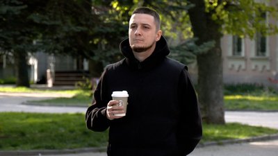 "Три роки я дивився у підлогу": звільнений з полону Дмитро Батюк розповів про російську неволю "Три роки я дивився у підлогу": звільнений з полону Дмитро Батюк розповів про російську неволю