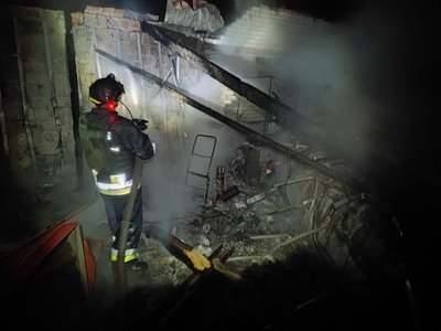 У прифронтовому Гуляйполі внаслідок обстрілів РФ виникла пожежа — ДСНС У прифронтовому Гуляйполі внаслідок обстрілів РФ виникла пожежа — ДСНС