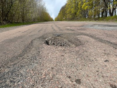 Ремонт дороги Р-18 на Житомирщині призупинили через зміну підрядника Ремонт дороги Р-18 на Житомирщині призупинили через зміну підрядника