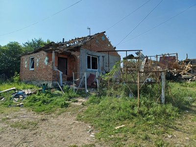 По селу Іванчуківці Куньєвської громади після 17:00 5 червня 2025 року російська армія вдарила ракетою По селу Іванчуківці Куньєвської громади після 17:00 5 червня 2025 року російська армія вдарила ракетою