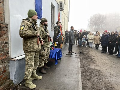 У Полтаві відкрили інформаційну дошку Володимиру Вʼязуну
