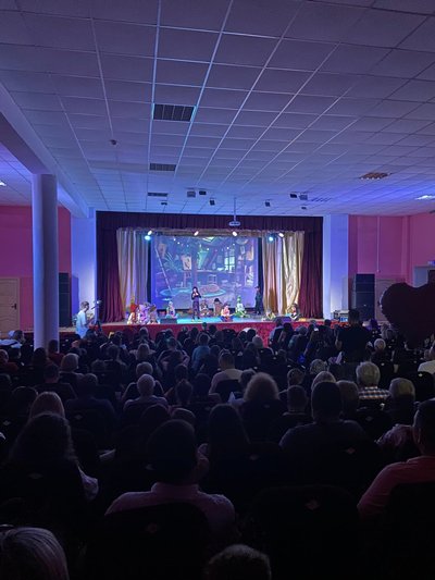 Прем'єра вистави "Історія іграшок" у Житомирі: діти-актори збирають гроші для ЗСУ Прем'єра вистави "Історія іграшок" у Житомирі: діти-актори збирають гроші для ЗСУ