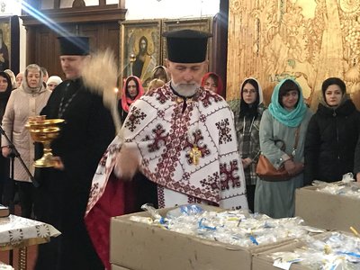 "Переможний Великдень": у соборі в Житомирі освятили шість тисяч пасок для військових "Переможний Великдень": у соборі в Житомирі освятили шість тисяч пасок для військових