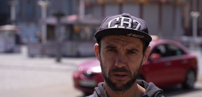 Замість квітів — помідори: хто та навіщо посадив томати у клумбах в середмісті Дніпра Замість квітів — помідори: хто та навіщо посадив томати у клумбах в середмісті Дніпра