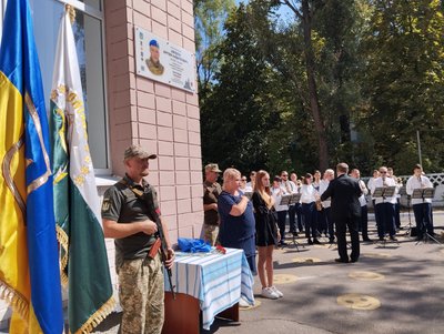 У Полтаві відкрили меморіальну дошку полеглому військовому Артему Амеліну У Полтаві відкрили меморіальну дошку полеглому військовому Артему Амеліну
