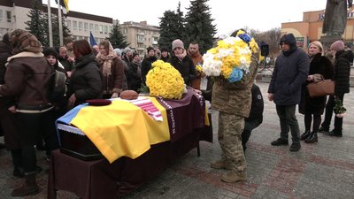 Загинув в Донецькій області: з 35-річним старшим солдатом Олегом Терещуком попрощалися у Рівному Загинув в Донецькій області: з 35-річним старшим солдатом Олегом Терещуком попрощалися у Рівному