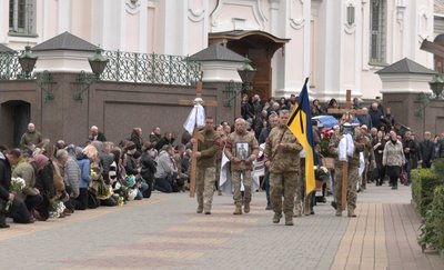У Луцьку попрощалися з молодшими сержантами Олегом Пронцевичем і Юрієм Кошинським У Луцьку попрощалися з молодшими сержантами Олегом Пронцевичем і Юрієм Кошинським