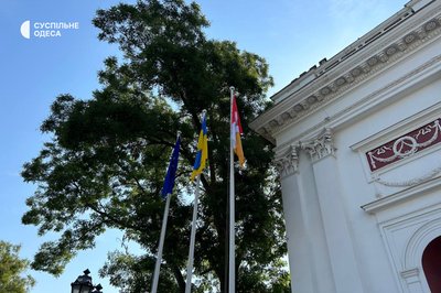 Підняття прапора та нові імена на Алеї Зірок: як в Одесі відзначають День міста Підняття прапора та нові імена на Алеї Зірок: як в Одесі відзначають День міста