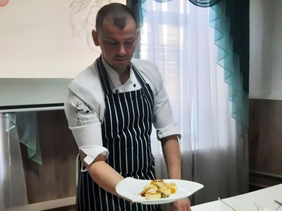 Василь Дерв’янко влаштував майстерклас з приготування сирників Василь Дерв’янко влаштував майстерклас з приготування сирників
