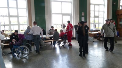 Через війну залишили рідні домівки: на Рівненщині прийняли п'ятий потяг з Донеччини Через війну залишили рідні домівки: на Рівненщині прийняли п'ятий потяг з Донеччини