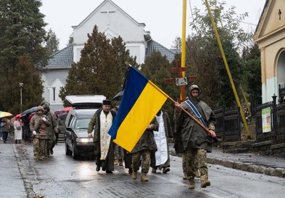 В Ужгороді попрощалися із загиблим військовим Михайлом Шишкою В Ужгороді попрощалися із загиблим військовим Михайлом Шишкою