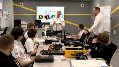 Робототехнічні системи на уроках технології: у Вінниці працює STEM-лабораторія Робототехнічні системи на уроках технології: у Вінниці працює STEM-лабораторія