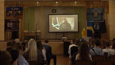 "Заради вас стоять війська": у Черкасах відбулася зустріч школярів із захисниками "Заради вас стоять війська": у Черкасах відбулася зустріч школярів із захисниками