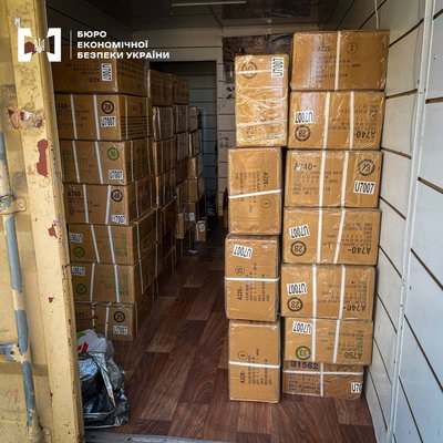 Понад 420 тисяч підробок: у Миколаєві БЕБ викрило виробництво одягу з логотипами брендів Понад 420 тисяч підробок: у Миколаєві БЕБ викрило виробництво одягу з логотипами брендів