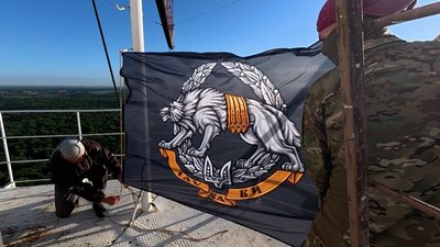 "Це стяг, за який ми воюємо та проливаємо кров": у Вінниці до 10-річчя ССО на телевежі підняли прапор "Це стяг, за який ми воюємо та проливаємо кров": у Вінниці до 10-річчя ССО на телевежі підняли прапор