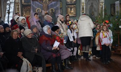 Співали про Бога і Бахмут: у місті на Черкащині відбувся фестиваль колядок Співали про Бога і Бахмут: у місті на Черкащині відбувся фестиваль колядок