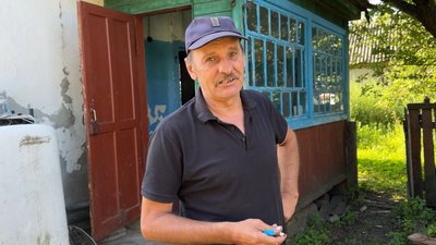 Ховають людей на городах, бо не можуть дістатись кладовища через обстріли РФ: як живуть у Грем'ячі на Чернігівщині Ховають людей на городах, бо не можуть дістатись кладовища через обстріли РФ: як живуть у Грем'ячі на Чернігівщині