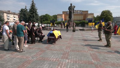 Із 41-річним солдатом Сергієм Дроновим попрощалися у Рівному Із 41-річним солдатом Сергієм Дроновим попрощалися у Рівному