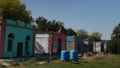 Корпуси колишнього табору "Веселка". Серед них перші три — відремонтовані Корпуси колишнього табору "Веселка". Серед них перші три — відремонтовані