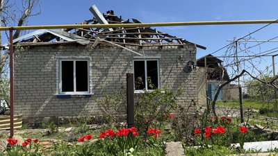 Зруйнований обстрілом будинок Розкішне Іллінівська громада Донецька область 21 квітня 2025 рік Зруйнований обстрілом будинок Розкішне Іллінівська громада Донецька область 21 квітня 2025 рік