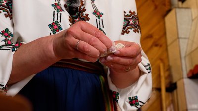 Рецептом вареників із автентичними начинками поділилася господиня з Рівненщини Рецептом вареників із автентичними начинками поділилася господиня з Рівненщини