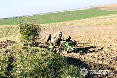 Загинув 74-річний чоловік, який перекинувся на саморобному тракторі — поліція Загинув 74-річний чоловік, який перекинувся на саморобному тракторі — поліція