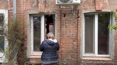 Сталися пожежі, пошкоджено будинки: що відбувається на місцях атаки по Дніпру Сталися пожежі, пошкоджено будинки: що відбувається на місцях атаки по Дніпру