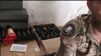 "Бомбочка падає, вибухає і там всі помирають": як в Одесі друкують скиди для дронів на 3D-принтерах