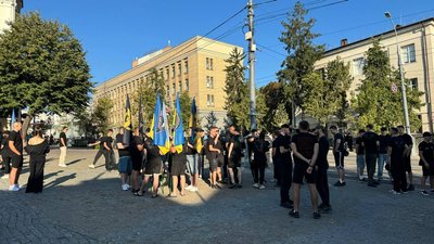 У Вінниці відбулася молебень та мирна хода у пам'ять про загиблих розвідників України У Вінниці відбулася молебень та мирна хода у пам'ять про загиблих розвідників України