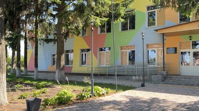 "Руйнують все: школи, бібліотеки, руйнують село": Миропільський ліцей на Сумщині готується до евакуації
