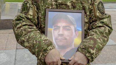Були добровольцями: з Максимом Зайчуком та Віктором Лозонюком попрощалися у Рівному Були добровольцями: з Максимом Зайчуком та Віктором Лозонюком попрощалися у Рівному