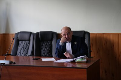 Обвинуваченого в підпалі ТЦК і автівок у Сумах залишили під вартою Обвинуваченого в підпалі ТЦК і автівок у Сумах залишили під вартою