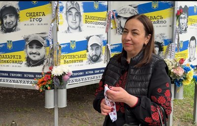 Дружина полеглого військового Ольга Стасів, акція "Вишита стрічка пам’яті", День вишиванки, 21 травня 2026 року Дружина полеглого військового Ольга Стасів, акція "Вишита стрічка пам’яті", День вишиванки, 21 травня 2026 року