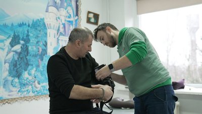 Куля пройшла наскрізь, зламала ребра: на Вінниччині оборонець лікується після поранення Куля пройшла наскрізь, зламала ребра: на Вінниччині оборонець лікується після поранення