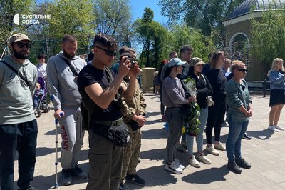 В Одеському зоопарку відкрили пам'ятну дошку загиблому військовому-зооволонтеру В Одеському зоопарку відкрили пам'ятну дошку загиблому військовому-зооволонтеру