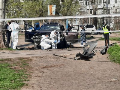 У Дніпрі вибухнула автівка: поранені посадовець та його дружина У Дніпрі вибухнула автівка: поранені посадовець та його дружина