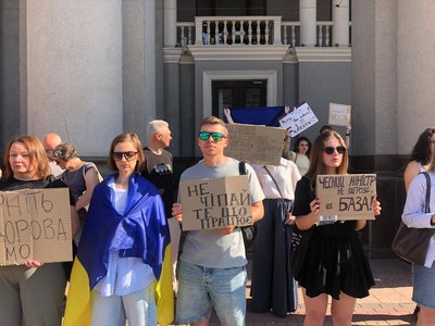 Акція проти відставки Михайла Федорова з посади міністра оборони відбулася у Рівному Акція проти відставки Михайла Федорова з посади міністра оборони відбулася у Рівному