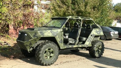 "Керувати ним дуже просто": рівненські волонтери роблять автомобілі типу багі на фронт "Керувати ним дуже просто": рівненські волонтери роблять автомобілі типу багі на фронт