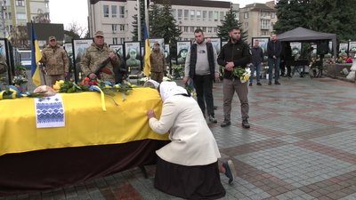 Із 33-річним добровольцем Миколою Усенком попрощались у Рівному Із 33-річним добровольцем Миколою Усенком попрощались у Рівному