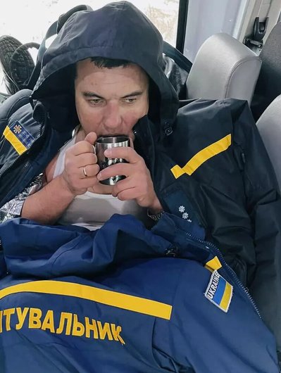 Захотів екстриму й провалився під кригу: на столичній Оболоні водолази врятували чоловіка Захотів екстриму й провалився під кригу: на столичній Оболоні водолази врятували чоловіка