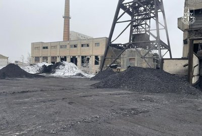 Мільярд гривень збитків. Групу людей, яких підозрюють у незаконному видобутку вугілля на Донеччині, затримали Мільярд гривень збитків. Групу людей, яких підозрюють у незаконному видобутку вугілля на Донеччині, затримали