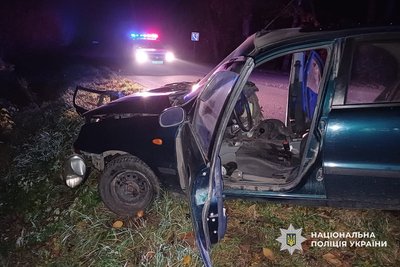 Авто врізалося в дерево: у ДТП на Черкащині отримали травми двоє людей Авто врізалося в дерево: у ДТП на Черкащині отримали травми двоє людей