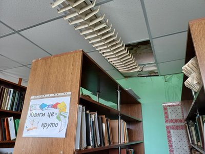"Підставляємо відра, тази": у будинку культури у селі Біологічне біля Полтави 20 років протікає дах