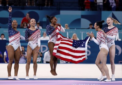 Збірна США зі спортивної гімнастики після перемоги в командному фіналі на Олімпіаді-2024, Сімон Байлз Збірна США зі спортивної гімнастики після перемоги в командному фіналі на Олімпіаді-2024, Сімон Байлз