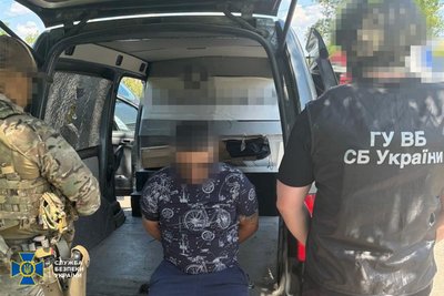 СБУ затримала підозрюваних у продажу трофейних кулеметів та вибухівки на Дніпропетровщині, Київщині та Донеччині СБУ затримала підозрюваних у продажу трофейних кулеметів та вибухівки на Дніпропетровщині, Київщині та Донеччині