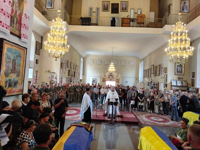 У Полтаві попрощалися із полеглими на фронті чотирма воїнами У Полтаві попрощалися із полеглими на фронті чотирма воїнами