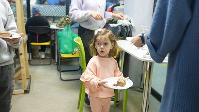 "Робить навіть те, що не всі дорослі можуть": у Вінниці привітали з днем народження 3-річну волонтерку "Робить навіть те, що не всі дорослі можуть": у Вінниці привітали з днем народження 3-річну волонтерку