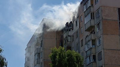 Багатоповерхівка, ДСНС, рятувальники, пожежа Багатоповерхівка, ДСНС, рятувальники, пожежа