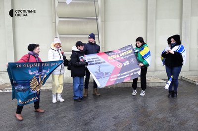 "Не дайте їм померти": у центрі Одеса відбулась акція на підтримку військовополонених "Не дайте їм померти": у центрі Одеса відбулась акція на підтримку військовополонених