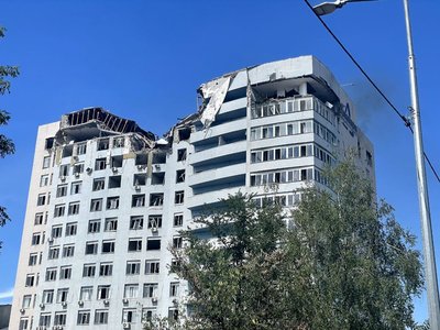 Ракетна атака на Київ: уламки впали в семи районах міста, є загиблі Ракетна атака на Київ: уламки впали в семи районах міста, є загиблі